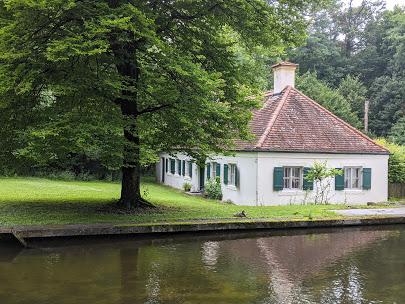 Dörfchen im Schlosspark Nymphenburg — 13 Bilder — Le petit village dans le parc du château de Nymphenburg en 13 photos