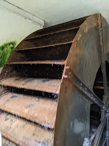 Dörfchen im Schlosspark Nymphenburg — 13 Bilder — Le petit village dans le parc du château de Nymphenburg en 13 photos