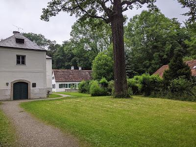 Dörfchen im Schlosspark Nymphenburg — 13 Bilder — Le petit village dans le parc du château de Nymphenburg en 13 photos