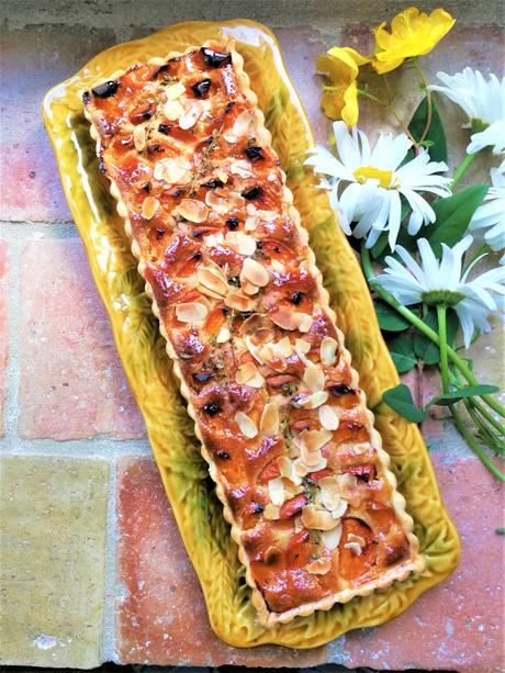 Tarte aux abricots à la crème d'amande & au thym frais Tarte aux abricots à la crème d'amande & au thym frais