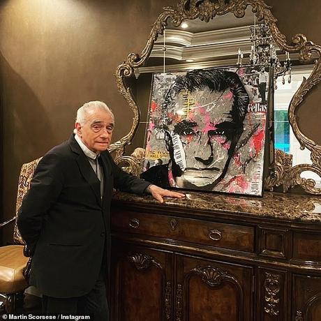 Martin Scorsese, 78 ans, pose avec le portrait de “Mean Streets” que lui a offert sa fille Francesca, 21 ans Portrait: Martin Scorsese, 78 ans, a posé avec une œuvre d'art originale intitulée