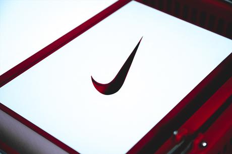 La CLOT x Nike Air Max 1 K.O.D. Solar Red se dévoile en détail