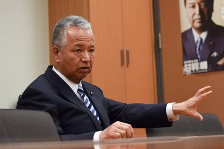 Les Jeux olympiques de Tokyo d’alors et d’aujourd’hui mettent en évidence le long arc du déclin technologique du Japon Akira Amari, chef des impôts du Parti libéral-démocrate au pouvoir et ancien ministre de l'Économie, a déclaré que les entreprises technologiques japonaises se contentaient de se concentrer sur le marché intérieur sans s'aventurer dans le monde. | BLOOMBERG