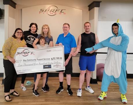 Le club de racquetball et de remise en forme Severna Park, les membres et les entreprises locales font un don généreux à un organisme sans but lucratif local | thebaynet.com | TheBayNet.com Le club de racquetball et de remise en forme Severna Park, les membres et les entreprises locales font un don généreux à un organisme sans but lucratif local | thebaynet.com | TheBayNet.com