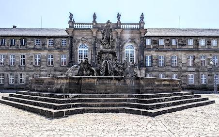 Bayreuth — Margrafenbrunnen / la fontaine du Margrave — 11 Bilder / 11 photos