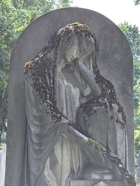Ewige Ruhe — Westfriedhof München — 15 Bilder / 15 photos  — Repos éternel au Cimetière de l'ouest de Munich