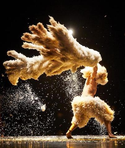 Avignon 2021 – Le cabaret des absents : une fable onirique poétique et déroutante