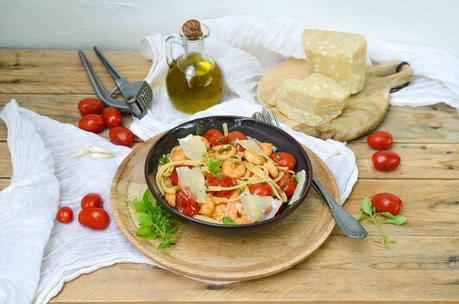Spaghetti aux crevettes et tomates cerises Spaghetti aux crevettes et tomates cerises