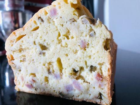 Cake salé chèvre, olives, saucisses et d’autres…