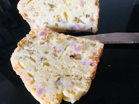 Cake salé chèvre, olives, saucisses et d’autres…