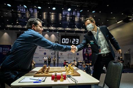 Bacrot éliminé par Carlsen en coupe du monde d'échecs Bacrot éliminé par Carlsen en coupe du monde d'échecs