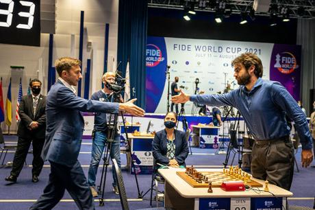 Sergey Karjakin se qualifie pour les demi-finales de la coupe du monde d'échecs Sergey Karjakin se qualifie pour les demi-finales de la coupe du monde d'échecs