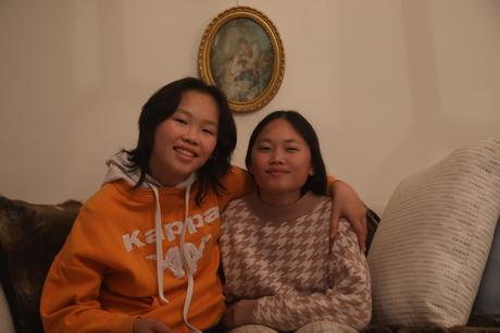 Jaqueline Qin (à gauche) avec sa jeune sœur Jessica