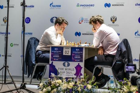 Le champion du monde d'échecs Magnus Carlsen en mode sacrifice écrase Fedoseev