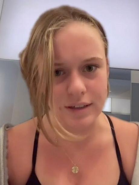 Emma dit qu'elle était à l'aéroport quand le sketch a eu lieu