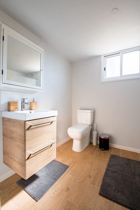 salle de bain connectée minimaliste simple bois - blog déco - clem around the corner