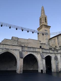 Ceux-Qui-Vont-Contre-Le-Vent de Nathalie Béasse au Cloître des Carmes pour le Festival d’Avignon 2021