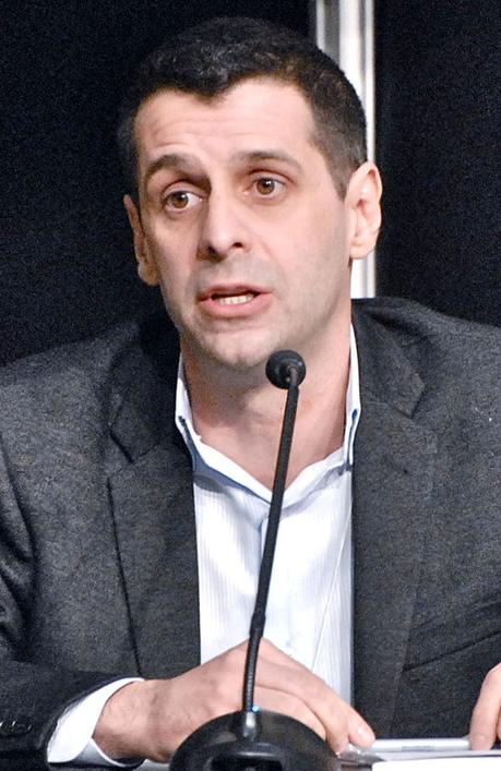 Chiens Criant Après les Trains