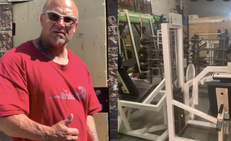 Chiens Criant Après les Trains