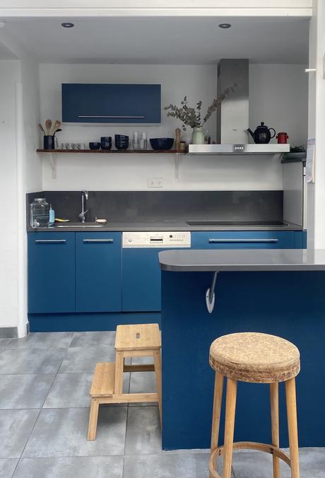 Rénover soi-même une cuisine façade bleu mat canard klein déco