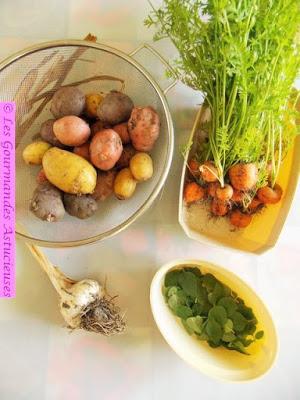 Pommes de terre nouvelles, carottes, ail-éléphant et origan (Vegan)