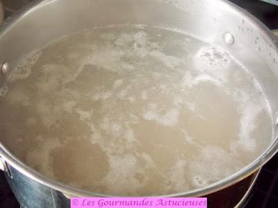 Pâtes tout en verdure (plantes sauvages, courgette, mélothries  roquette) (Vegan)