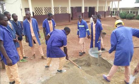 Réhabilitation du Lycée Technique de Batchingou : la promesse de S. M. Cyrille Ketcha redonne espoir à la communauté éducative