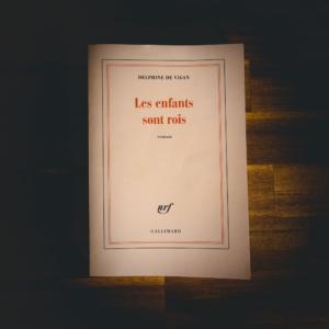 Les enfants sont rois de Delphine de Vigan Les enfants sont rois de Delphine de Vigan (éditions Gallimard)