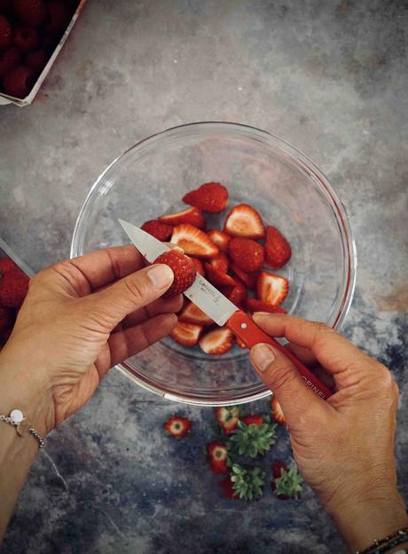 Tourte aux fraises, framboises et rhubarbe