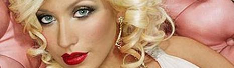 Christina Aguilera pose pour les magasins 