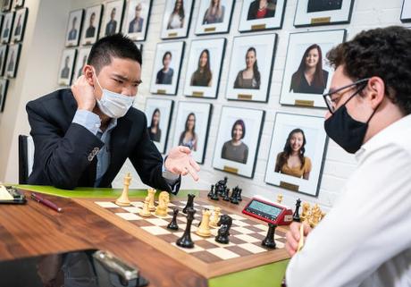 Jeffery Xiong s'est bien remis de la défaite de la veille à la ronde 4 pour vaincre le numéro 2 mondial Fabiano Caruana - Photo © Lennart Echecs : Jeffery Xiong s'offre le scalp de Fabiano Caruana