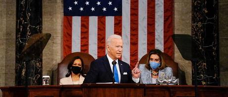 Biden évoque une éventuelle prolongation de la présence américaine en Afghanistan