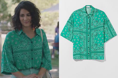 Ici tout commence : la chemise imprimé bandana de Lena dans l’épisode 213