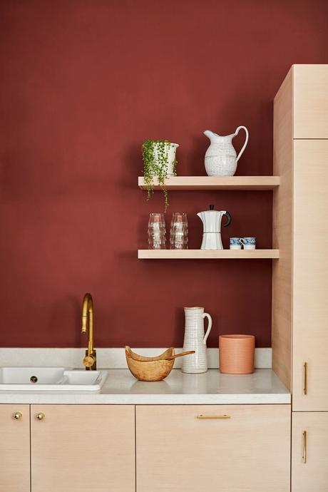 cuisine moderne mur rouge terracotta meuble beige