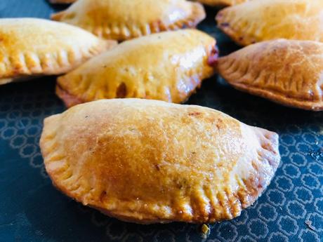 Empanada ou empanadillas de atun, chaussons au thon Empanada ou empanadillas de atun, chaussons au thon