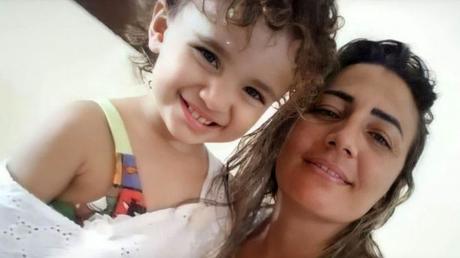 Une fille de 2 ans décède après avoir été électrocutée par un chargeur de téléphone portable au domicile familial – World News Sara Alves de Albuquerque