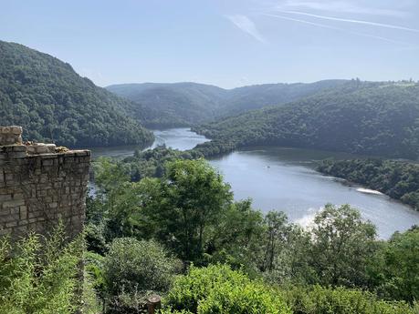 Barrage sur la Loire et réflexion sur le suicide et le boulot