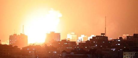 Israël : Raids aériens sur Gaza après des lancers de ballons incendiaires