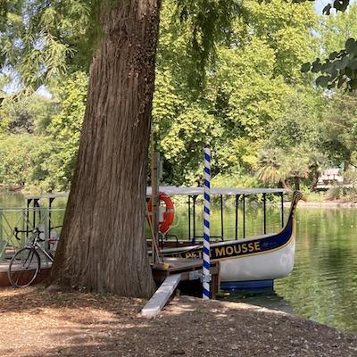 Il était un petit navire sur une petite rivière dans un petit jardin Il était un petit navire sur une petite rivière dans un petit jardin