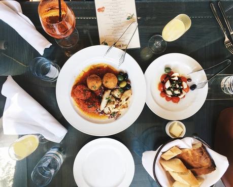 Art de vivre à la française, bar et bistrots ouverts