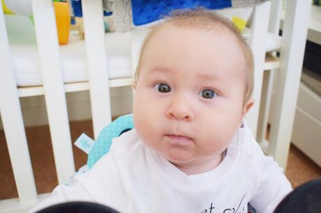 JOYEUX 6 MOIS BÉBÉ JULIAN JOYEUX 6 MOIS BÉBÉ JULIAN