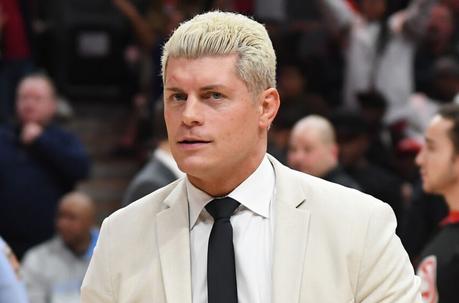 ATLANTA, GÉORGIE - FÉVRIER 09: Cody Rhodes of All Elite Wrestling (AEW) assiste au match New York Knicks vs Atlanta Hawks à State Farm Arena le 09 février 2020 à Atlanta, Géorgie.  (Photo de Paras Griffin#SPORT/Getty Images)