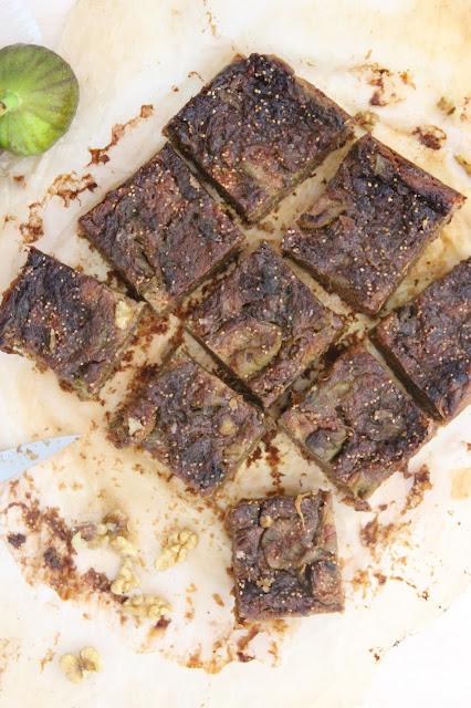 Cuillère et saladier : Carrés biscuités figues et noix (vegan)