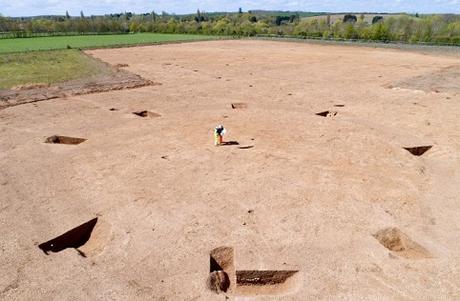 Des archéologues mettent au jour un site couvrant plusieurs périodes avec un monument cérémonial