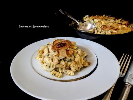 Gratin de pâtes aux artichauts et aux fromages.