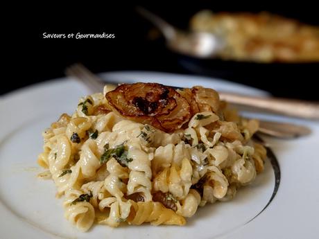 Gratin de pâtes aux artichauts et aux fromages.