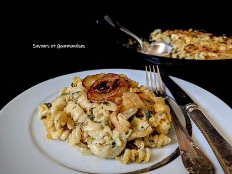 Gratin de pâtes aux artichauts et aux fromages.