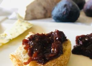 Chutney de figues, oignons rouge et fruits secs