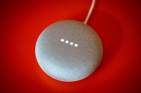 La fonctionnalité Google Nest que j’utilise presque quotidiennement : Transformez-la en haut-parleur Bluetooth google-home-mini-0177-010