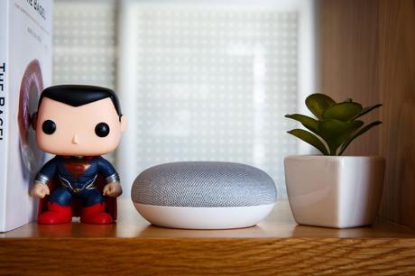 La fonctionnalité Google Nest que j’utilise presque quotidiennement : Transformez-la en haut-parleur Bluetooth google-home-mini-0077-001